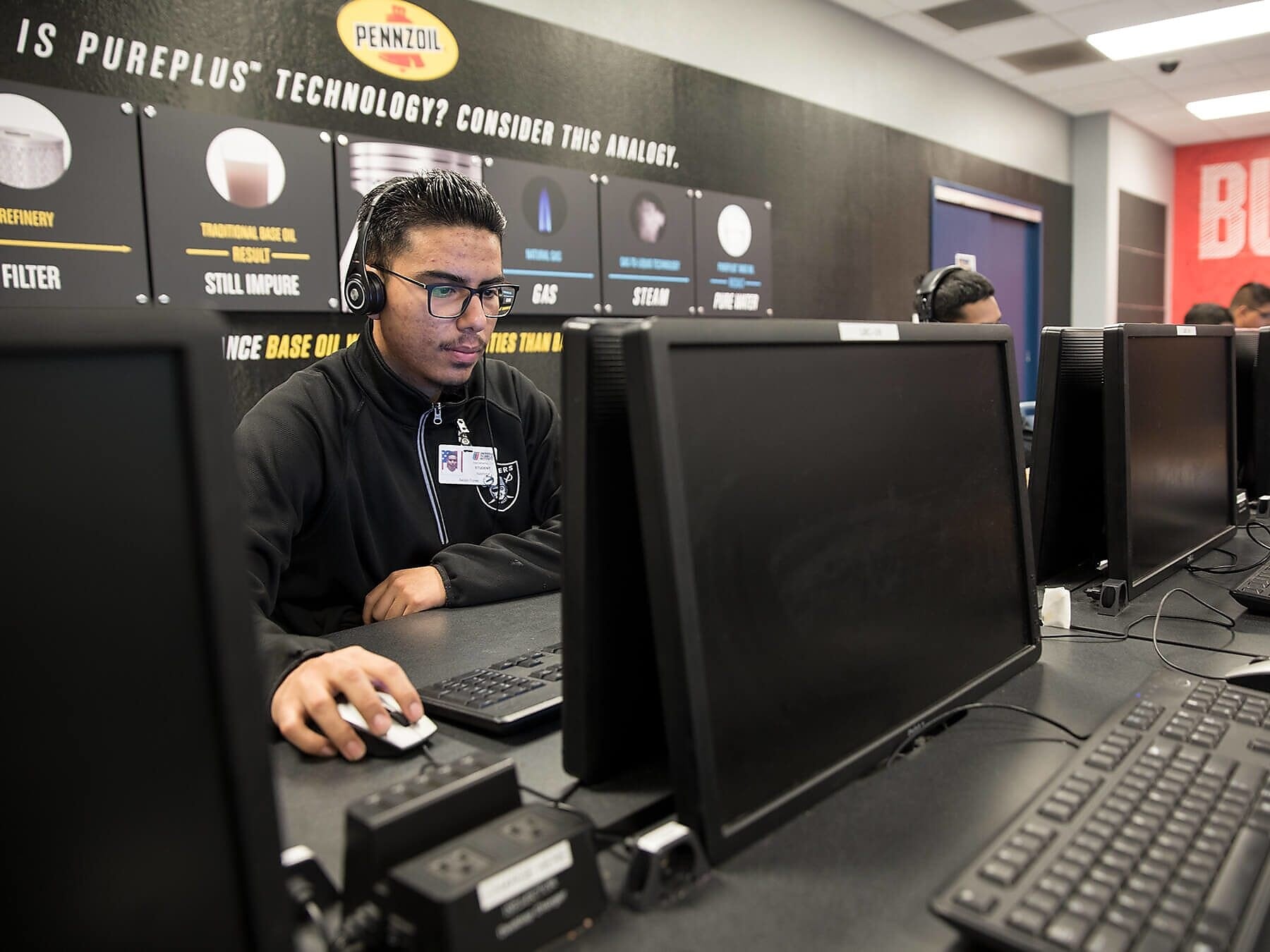 与 Universal Technical Institute 一起重返校园