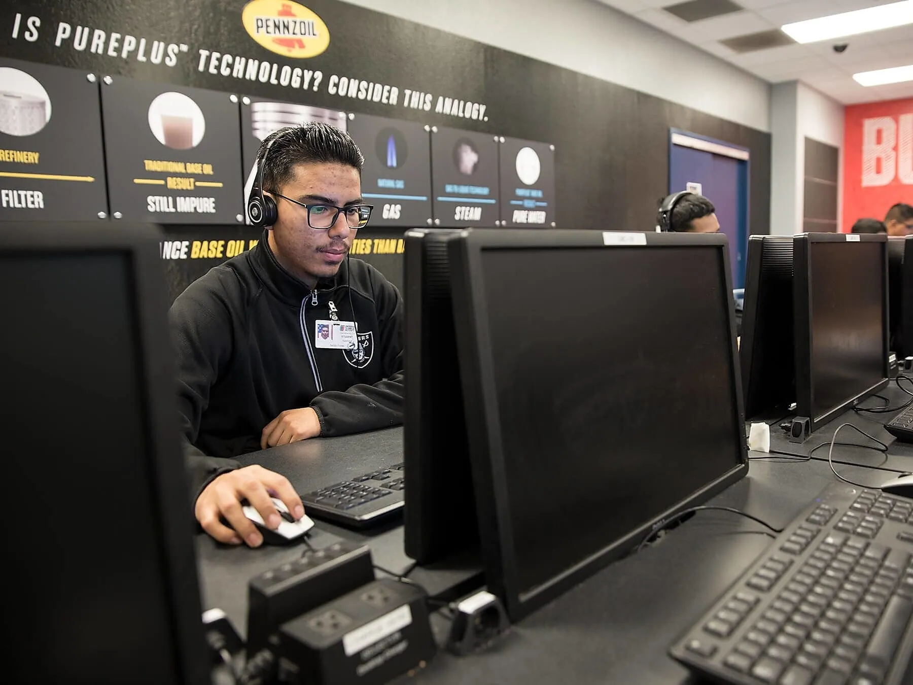 与 Universal Technical Institute 一起重返校园